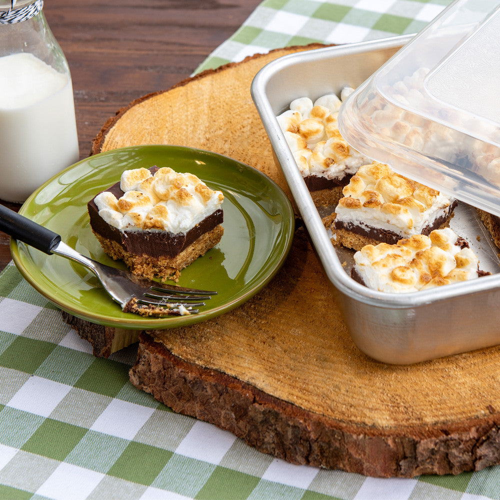 9in Square Pan w/Lid