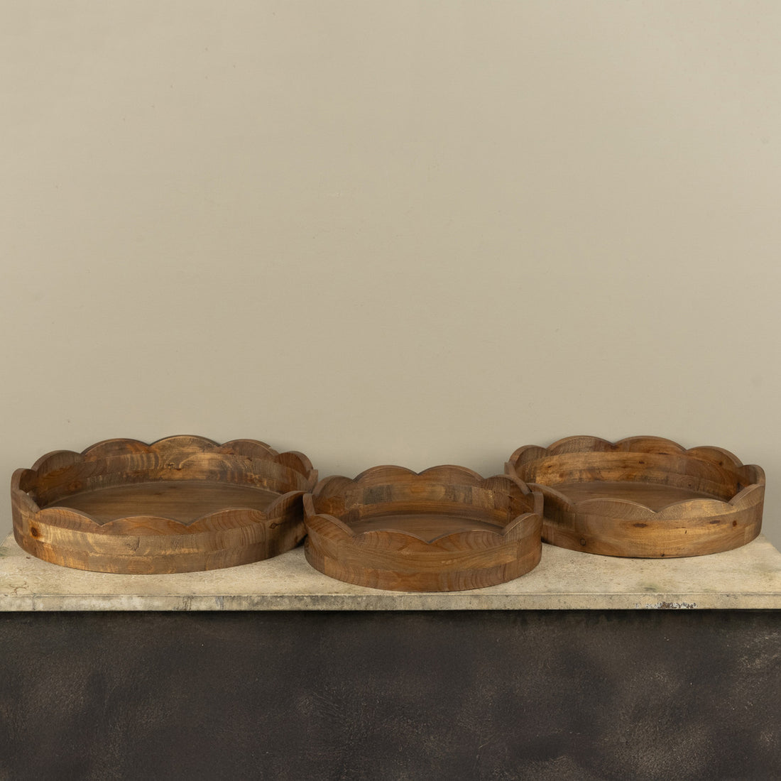 Round Scalloped Tray