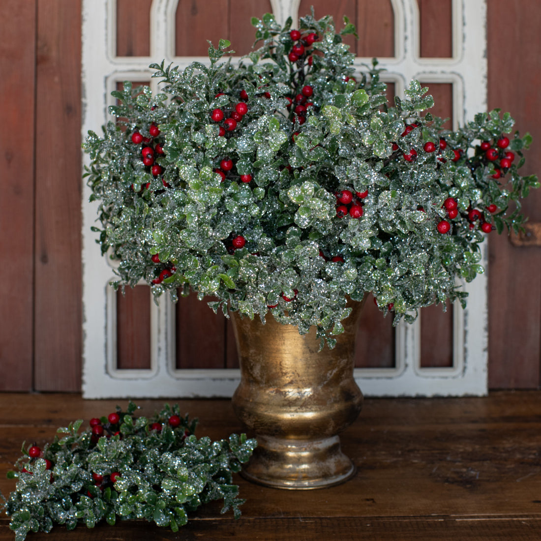 Boxwood &amp; Red Berry Pick