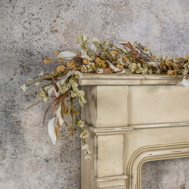 White Mini Daisy &amp; Heather Garland