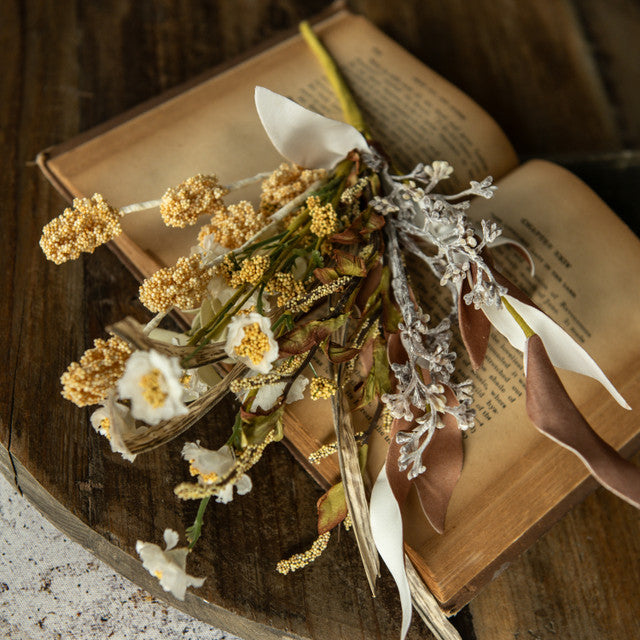 White Mini Daisy &amp; Heather Pick