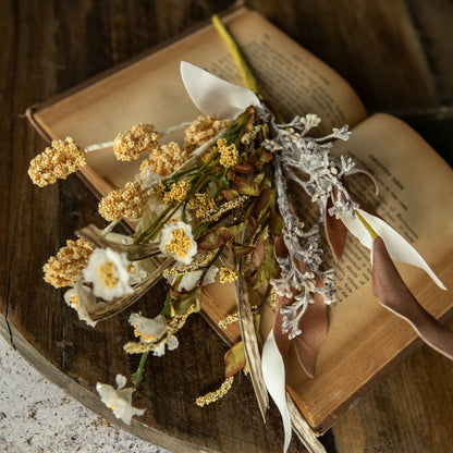 White Mini Daisy &amp; Heather Pick