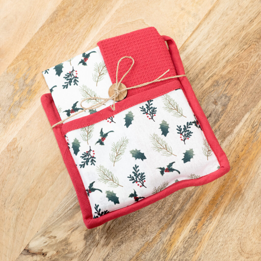 Holly Potholder Set