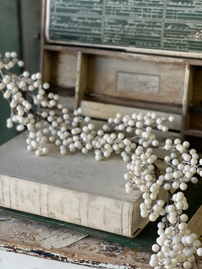 Icy Snowdrop Berry Garland